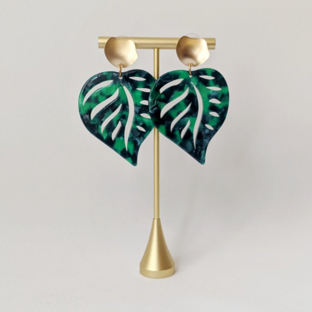 💎 Green Acrylic Leaf Drop Earrings - Picture 4 of 6